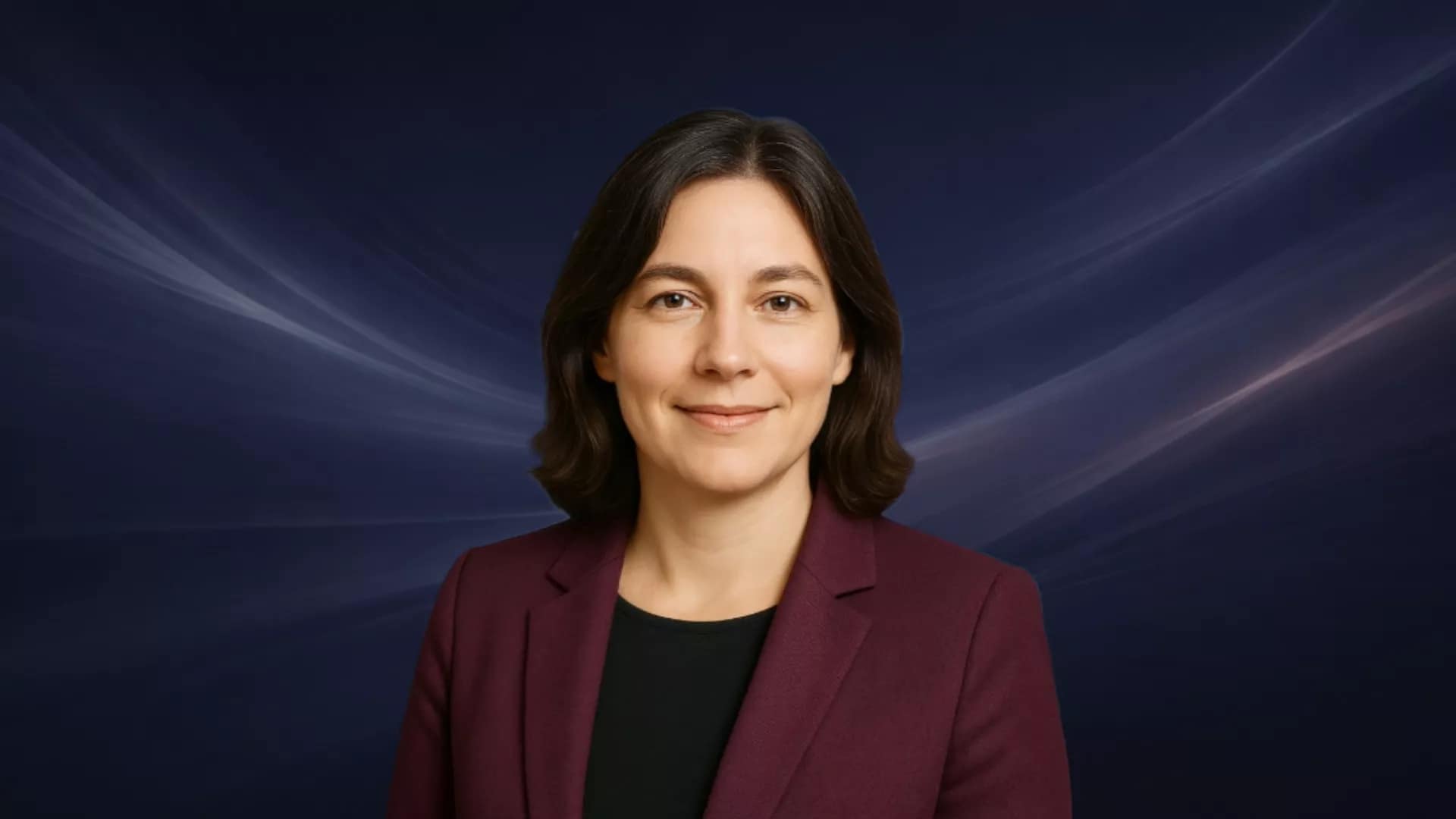 Professional portrait of Assia Werner, a freelance expert in German market entry, strategic localization, and B2B communication for Germany, set against a modern abstract background.
